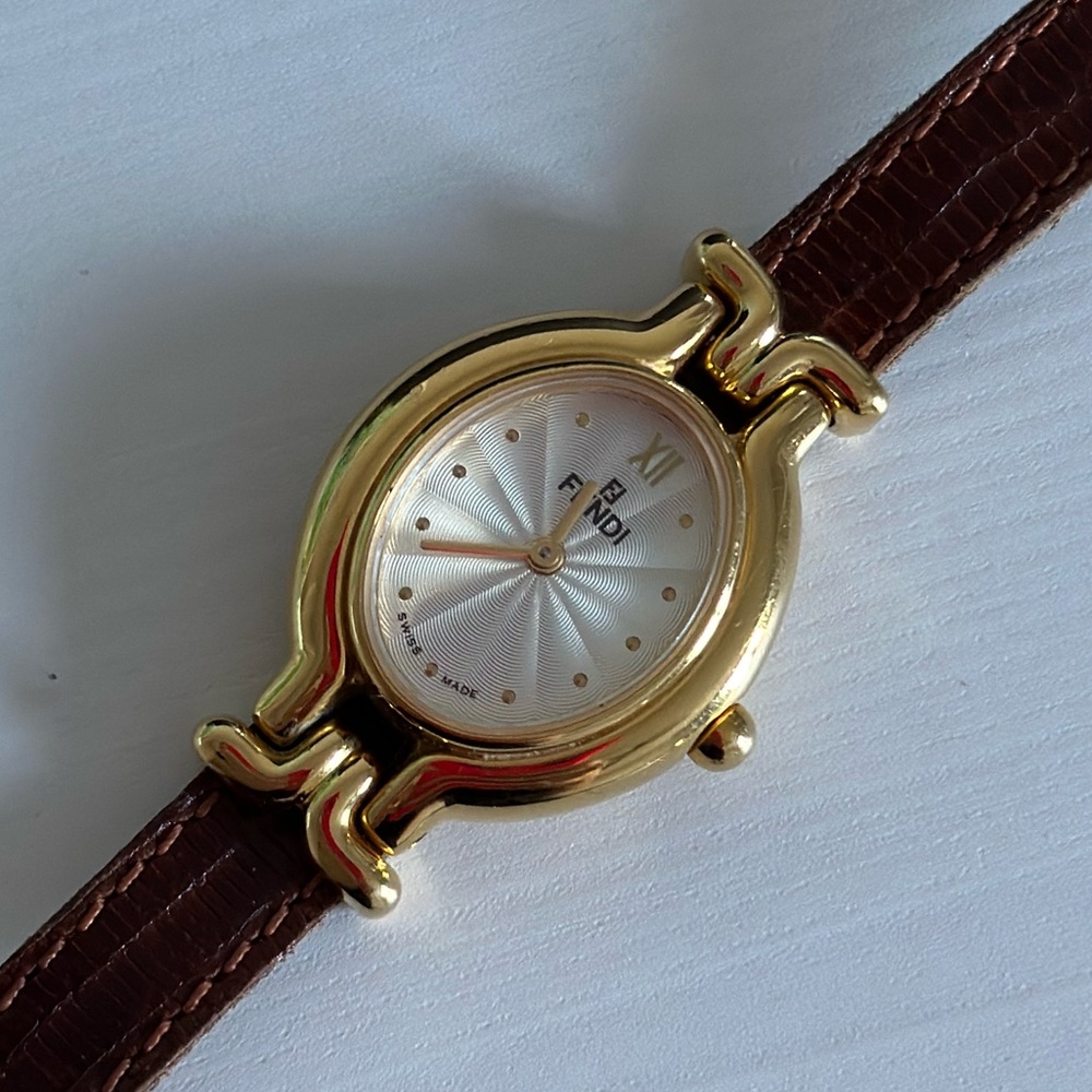 AUTHENTIC FENDI WATCH QUARTZ with brown leather bracelet